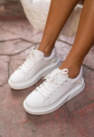 Resim Madamra Beyaz Kadın Yuvarlak Burunlu İnci Detaylı Önden Bağcıklı Sneaker 