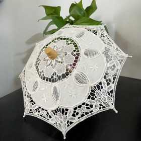 Resim Ahşap Saplı, Dantelli ve Çiçek Desenli, Polyester Dokulu, Eğlenceli ve Şık Vintage Tarzı Şemsi - Düğünler ve Partiler İçin İdeal, Gelinlik Fotoğrafçılık Aksesuarı, Peri Temalı Dekoratif Şemsi, Peri Parti Dekorasyonu 