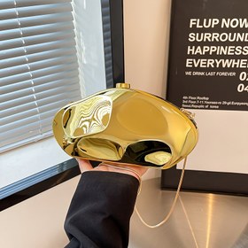 Resim Kadınlar İçin Şık Çapraz Çanta/Clutch - Modern Parlak, Altın Renkli, Partiler ve Resmi Etkinlikler için, Günlük Kullanım - Dayanıklı & Kolay Temizlenebilir Lüks Çanta - Kadınlar İçin İdeal Hediye, Parti Aksesuarı, Geleceğe Yönelik Tasarım, Polyester Astarlı, Akşam Clutch'u, Parlak Yüzey, Zarif Yapı, Küçük Çanta, Moda Tutkunları 