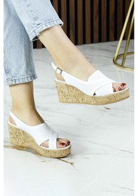 Resim Erkan Saçmacı Serie Beyaz Hakiki Dana Derisi Delik Detaylı Mantar Taban Görünümlü Dolgu Topuklu Slingback Sandalet 