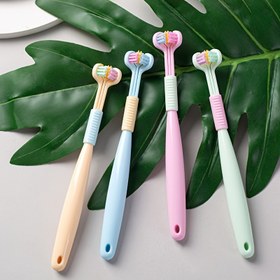 Resim Çocuklar için 4 adet 3 yüzlü diş fırçası, yumuşak ve nazik temizlik, diş etleri için ekstra yumuşak kıllı manuel diş fırçaları, günlük hayatta evde derin temizlik oral bakımı için 