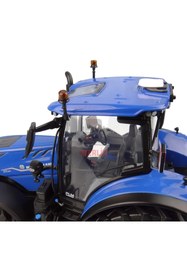 Resim UNİVERSAL HOBİES 1/32 NEW HOLLAND T7.300 ’Auto Command’’ Traktör 
