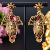 Resim Kadınlar için 18K Altın Kaplama Bakır ile Kırmızı Cam Detaylı, Parti, Tarih ve Günlük Şık İçin Mükemmel, Boho Chic Stil Takı | Zarif Cicada Tasarımı | Altın Kaplama Küpe 