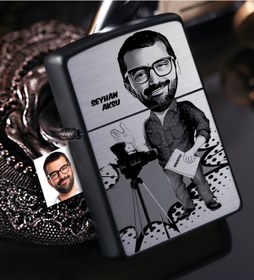 Resim Kişiye Özel Bay Yönetmen Karikatürlü Benzinli Siyah Metal Çakmak 