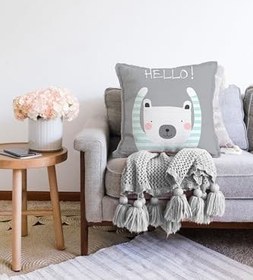 Resim RealHomes Çift Taraflı Gri Zeminde Sevimli Ayıcık Motifli Bebek Odası Raşel Örme Yastık Kırlent Kılıfı, Sonil-K-4397-55x55cm 