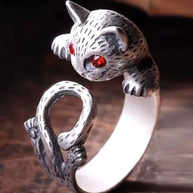 Resim Kırmızı Gözlerle ve Metalik Detaylarla Vintage Şanslı Kedi Yüzüğü - Sevimli Karikatür Tarzı Kedi Tasarımı, Dayanıklı Bakır Bant, Anneler Günü, Düğünler, Doğum Günleri ve Özel Günler İçin Mükemmel Hediye, Kedi Aksesuarları, Parti Takıları, Zihinsel Takılar, Sentetik Kübik Zirkonya İnci 