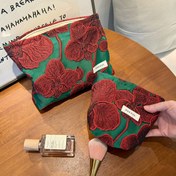 Resim Kızlar için Mükemmel Hediye olan Kırmızı Çiçek Desenli Kadın Makyaj Çantası, Taşınabilir Seyahat Fermuarlı Kozmetik Çantası, Kadınlar için Makyaj Organizatörü, Sevgililer Günü ve Anneler Günü için Mükemmel 