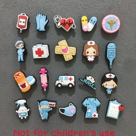 Resim 20 Parça Set Stil Serisi Ayakkabı Süsleri Aksesuarları Karikatür Dekoratif Asma Süsler Seti Hediye DIY Ayakkabı Aksesuarları Bileklik Plaj Sırt Çantası Parti Hediyesi 