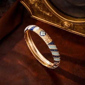 Resim 1 adet Bohem Enamel Kadın Bilekliği - Altın Tonlu Bakır Mavi ve Beyaz Geometrik Desenler, Vintage Düğün Doğum Günü Parti Takıları Plaj Tatili için, Sentetik Taş Detay, Ona Mükemmel Hediye, Bohem Takı, Düğün Aksesuarı, İnce El Sanatlığı 