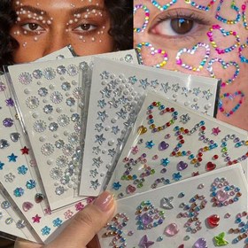 Resim 1 adet Parıldayan Kristal & İnci Yüz Taşları Sticker'ları - Kendinden Yapışkanlı Rhinestone Kalp/Yıldız Tasarımları Makyaj ve Kostüm için, Festival, Parti ve Etkinlik Görünümleri için Çok Renkli Elmas Yüz Takıları, Kostüm Aksesuarı | Parıldayan Sticker'lar | Parlak Bitiş 