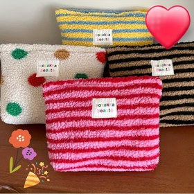 Resim 1 adet Kışlık Peluş Makyaj Çantası, Renkli Puantiyeli, Büyük Kapasiteli Seyahat Cilt Bakımı Kozmetik Depolama Düzenleyici Kadınlar için, Yıkama Çantası 