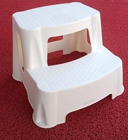 Resim Kar Beyaz Yükseltici Çocuk Lavabo Taburesi Kaymaz Taban Basamak 120kg taşıyan 2 Basamaklı Merdiven 