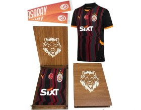 Resim Galatasaray Puma Lisanslı 2024/2025 5 Yıldızlı Alternatif Forma Atkı ve Hediyelik Ahşap Kutulu 