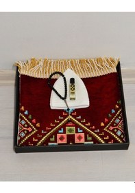 Resim Erkekler İçin Seccade Takke Tesbih Esans Hediyelik Seti Kilim Desenli Kadife Astarlı Seccade Ve Özel Kutulu Lüks Hac Umre Hediyesi Bordo 