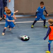 Resim Çocuklar Işık Yayan Futbol Topu, Büyük Yüzen Puck, Müzik İç Mekan Aile Kickball Oyuncak, ABS Reçine, Siyah, Spor Parti Malzemeleri Halloween Etkinlikleri için 