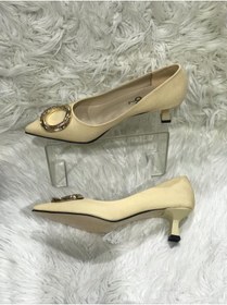 Resim Aysun Ayakkabı Kemik Rengi Cild Deri Renkli Toka Detaylı Çok Zarif Az Topuklu Kadın Stiletto Ayakkabı 
