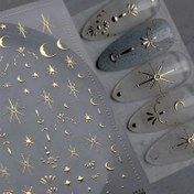 Resim Güneş, Ay ve Yıldızlar tasvirleriyle 3D Altın Tasarımlar içeren Dekoratif Tırnak Etiketleri, Bronz Efekti ile. Etiketler 8*10Cm Boyutunda ve Lazer Yıldız ve Ay Tasarımlıdır. Altın ve Gümüş Renklerde Mevcut olan Bu Tırnak Etiketleri Kendi Kendine Yapışkanlı Kaydırıcılar, Bayram, Ramazan Hediyesi Olarak Mevcuttur. 