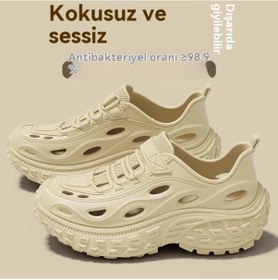 Resim Erkekler Dışında Kalın Tabanlı Sandaletler Giyer Tire Bottom Khaki 