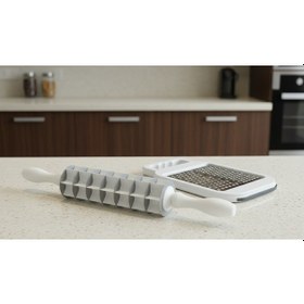 Resim Pratik 7 Bıçaklı Saklama Kutulu Mantı Merdanesi Ve Kaymaz Tabanlı Çelik Rende Muftak Seti Beyaz 