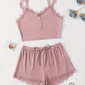 Resim Çok Renk Seçenekleri Kadınlar İçin Şık Fırfırlı Seksi Yazlık Omuz Aşağı Askılı Pijama Üst & Günlük Şort Pijama Takımı 