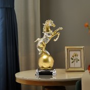 Resim 1 Adet İskandinav Sanatı Modern Reçine At Heykeli, Yaratıcı Minimalist Oturma Odası TV Dolabı Giriş Dekoratif Eşya, Arkadaşlar İçin Benzersiz Aygır Heykel Süsü Hediye, Mezuniyet Sezonu Hediyesi, Oda Dekoru İçin Mükemmel 