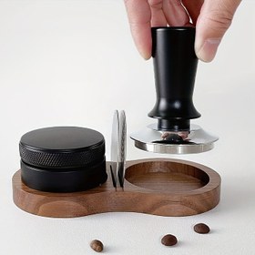Resim Espresso Makineleri için Ayarlanabilir Basınç Düğmesi, Su Bölücü Ağı ve Depolama Bölmeli Premium Ceviz Ağacı Kahve Sıkma İstasyonu - Dayanıklı ve Şık Kahve Araçları Organizatörü, Kahve Barı 