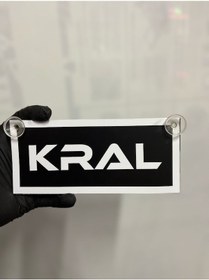 Resim Siyah Renk Üzeri Beyaz Renk Kral Yazılı Vantuzlu Cam Süsü 