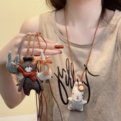 Resim 1 adet Şık Karikatür Karakter Polyester ve Spandex %10, Naylon %60, Kumaş %30 Sevimli Peluş Ayı Sebze Kolye Kolye ile Çiçek Yumuşak Detaylar ve Deri Kordon Aksesuarı 