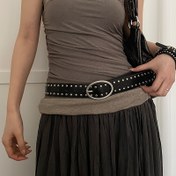 Resim Kadınlar için Siyah Çok Yönlü Basit Perçinli Kemer Yeni Tasarım Amerikan Küçük Moda Süslemeli Günlük PU Kemer 