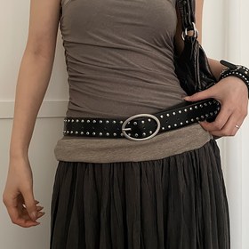 Resim Kadınlar için Siyah Çok Yönlü Basit Perçinli Kemer Yeni Tasarım Amerikan Küçük Moda Süslemeli Günlük PU Kemer 