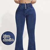 Resim Kadınlar için mavi sentetik denim geniş pantolon, sahte düğmeler ve sentetik denim baskılı. 