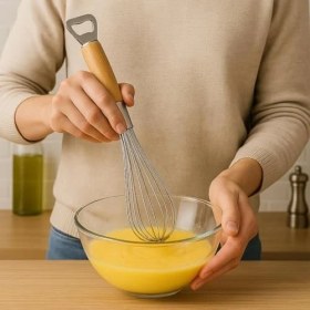 Resim Ahşap Saplı Paslanmaz Çelik Çırpıcı - 2’si 1 Arada Mutfak Aleti, Yumurta Çırpıcı ve Şişe Açacak, 35 cm Ergonomik Tasarım, Dayanıklı Tel Karıştırıcı 