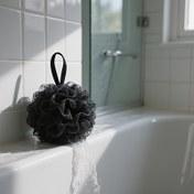 Resim Kadınlar ve Erkekler için Yumuşak Mesh Duş Süngeri - Siyah ve Beyaz Çizgili Tasarım, Ergonomik Tutma, Hassas Işık Bej, Banyo ve Vücut Bakımı için İdeal, Vücut Süngeri, Hassas Işık Bej Bakımı, Dokulu Yüzey, Dayanıklı Malzeme 