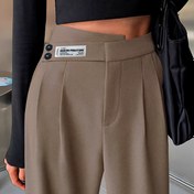 Resim Kadınların Altın Düğme Detaylı Yüksek Bel Siyah Düz Bacaklı Pantolonları - Tüm Mevsimler İçin Rahat ve Şık Polyester Takım Pantolonları 