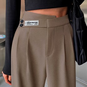 Resim Kadınların Altın Düğme Detaylı Yüksek Bel Siyah Düz Bacaklı Pantolonları - Tüm Mevsimler İçin Rahat ve Şık Polyester Takım Pantolonları 