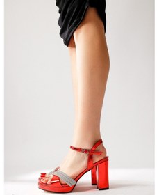 Resim Rafia Kırmızı Rugan Taş Detaylı Çapraz Bantlı Topuklu Sandalet 001 