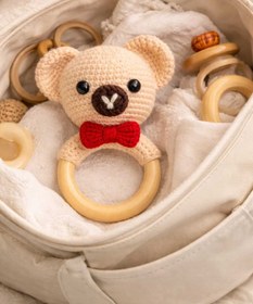 Resim atamergrup Amigurumi Bebek Şıngırak - El Yapımı Organik Oyuncak - Ahşap Halkalı Bebek Oyuncağı 