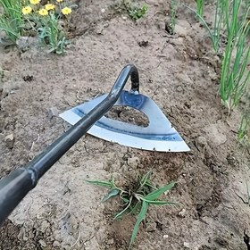 Resim Erkonomik Saplı Ağır Hizmet Tipi Çelik Oymalı Yaprak Temizleme & Bahçe İşçiliği Aracı - Sebze Bahçeleri, Toprak Havalandırma, Dikim için Etkili Bahçe Çapası - Anneler Günü, Babalar Günü, Paskalya için Mükemmel Bahçıvanlık Hediyesi, Oyuk Kenar Tasarım, Sağlam Yapı 