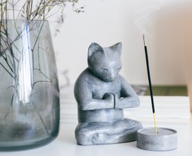 Resim BETON MEDİTASYON KEDİ TÜTSÜLÜK 