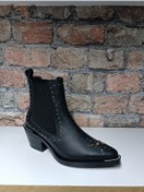 Resim ÇAĞLAR BOT Çizme Orijinal, hakiki dana derisinden üretilmiştir. İç kısmı yün ve deri kaplamalıdır. 