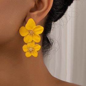 Resim Kadınlar için Katmanlı Çiçek Zincir Küpeler - Canlı Sarı ile Şeffaf Merkez, Yaprak Vurgulu, İlk Bakışta Göze Batmayan Minimalist Tasar ım. Her gün ve Parti Takısı, Çok Petalli Çice k Dizayn. Çeşitli Sezonların Hepsine Uygun (Kaplamal değil) Do natural Bitiş: Layered Outfits & Everyday Elegance'a M ükemmel b ir hediye yıl boyunca giymeye uygundur 