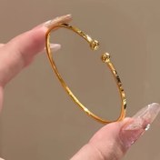 Resim Kadınlar için Şık Titanyum Çelik Bilezik - Çok Yönlü & Solmaya Karşı Dirençli, Günlük Kıyafetler veya Özel Günler için Mükemmel 