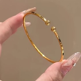 Resim Kadınlar için Şık Titanyum Çelik Bilezik - Çok Yönlü & Solmaya Karşı Dirençli, Günlük Kıyafetler veya Özel Günler için Mükemmel 