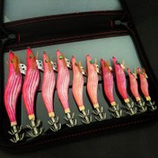 Resim Bir adet veya birden fazla Glowing Wooden Shrimp Sea Fishing Simulation Squid Hook, Çift Uçlu Paslanmaz Çelik Balık saç tokası ve Floresan 3D Kaplama Tasarımı ile, Karidesi çekmek için daha etkili, Plajda Gece Balıkçılığı için ideal. 