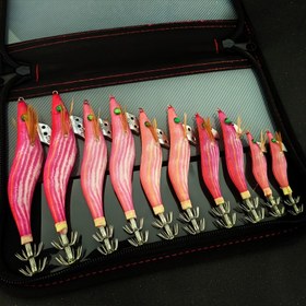 Resim Bir adet veya birden fazla Glowing Wooden Shrimp Sea Fishing Simulation Squid Hook, Çift Uçlu Paslanmaz Çelik Balık saç tokası ve Floresan 3D Kaplama Tasarımı ile, Karidesi çekmek için daha etkili, Plajda Gece Balıkçılığı için ideal. 
