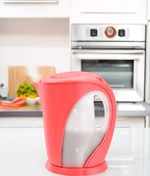 Resim teknotrust Şık 1,7 L Pembe Su Isıtıcı, modern tasarım ve hızlı ısıtma özellikleriyle kullanışlı 