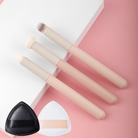 Resim Pembe Kapatıcı Stick Fırça Seti - Profesyonel Makyaj Fırçası 270 Mini Açılı Düz Üst Kapatıcı Fırçası, Mantar Sünger Başlı Kapatıcı Fırçası, Burun Kontürü ve Göz Detayları için İdeal Seçim - Yumuşak Sentetik Fırça, Islak ve Kuru Kullanım için 1 Pudra Pufu Dahil 