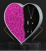 Resim Fotomcity Baş Harfli Beyaz Deluxe Kalp Kutu Çiçek Buketi, Tek Taş Kolye Küpe Ve Beş Taş Yüzük 