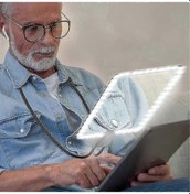 Resim Yaşlılar İçin Okuma Yardımı Sağlayan Led Büyüteç Siyah 