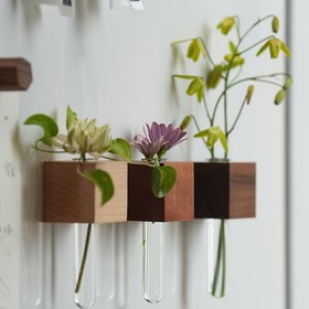 Resim 1 adet Manyetik Ahşap Deney Tüpü Çiçek Tutucu Buzdolabı Mıknatısı, Taze ve Kurutulmuş Çiçekler için Uygun, Vazolu Yaratıcı Dekoratif Buzdolabı Sticker 